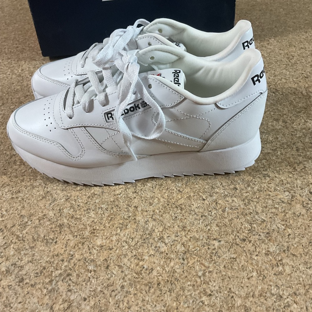 Ladies Reebok Classic Leather Ripple 7.5 New